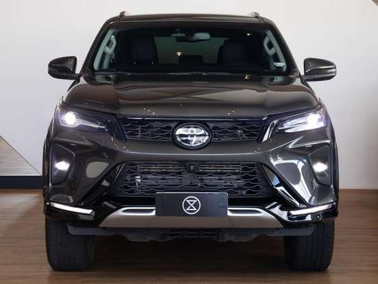 TOYOTA-HILUX SW4-2023