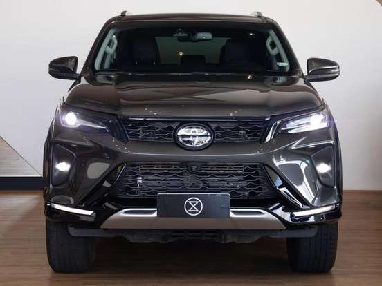 TOYOTA-HILUX SW4-2.8 D-4D TURBO DIESEL SRX 7L 4X4 AUTOMÁTICO TOYOTA-HILUX SW4-2023