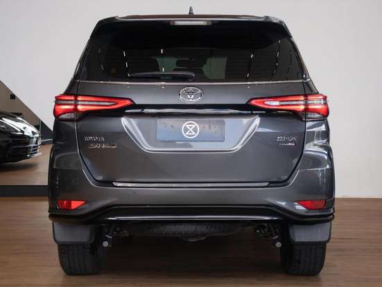 TOYOTA-HILUX SW4-2023