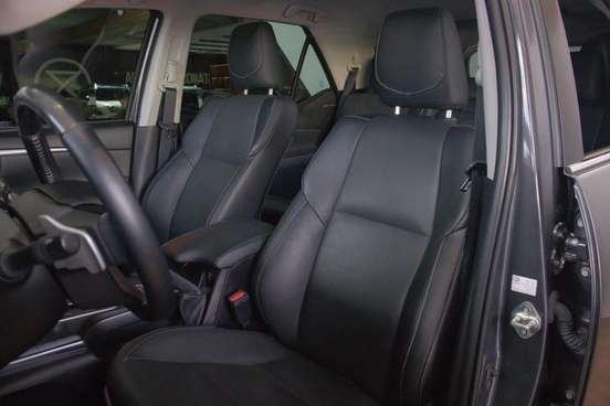 TOYOTA-HILUX SW4-2023
