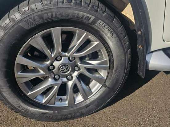 TOYOTA-HILUX SW4-2.8 D-4D TURBO DIESEL SRX 7L 4X4 AUTOMÁTICO TOYOTA-HILUX SW4-2021