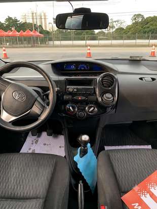 TOYOTA-ETIOS-2019