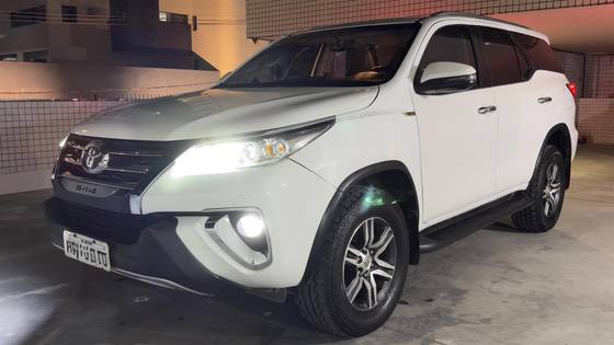 TOYOTA HILUX SW4 2.7 SRV 7 LUGARES 4X2 16V FLEX 4P AUTOMÁTICO
