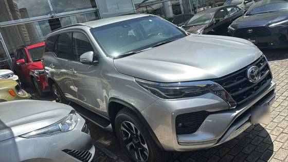 TOYOTA HILUX SW4 2.8 D-4D TURBO DIESEL SRX 4X4 AUTOMÁTICO