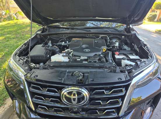 TOYOTA-HILUX SW4-2.8 D-4D TURBO DIESEL SRX 7L 4X4 AUTOMÁTICO TOYOTA-HILUX SW4-2021