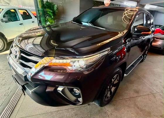 TOYOTA HILUX SW4 2.8 SRX DIAMOND 4X4 7 LUGARES 16V TURBO INTERCOOLER DIESEL 4P AUTOMÁTICO