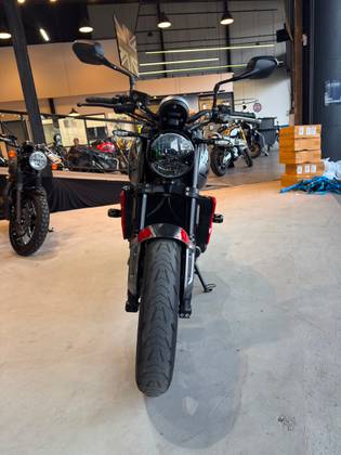 TRIUMPH TRIDENT 660 