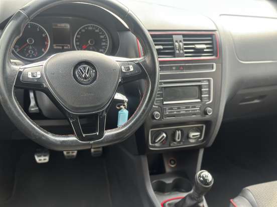 VOLKSWAGEN-FOX-1.6 MI ROCK IN RIO 8V FLEX 4P MANUAL VOLKSWAGEN-FOX-2015