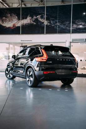 VOLVO-EX40-2026