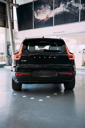 VOLVO-EX40-2026