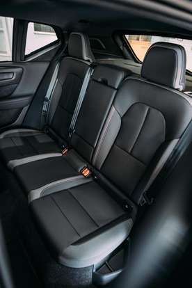 VOLVO-EX40-2026
