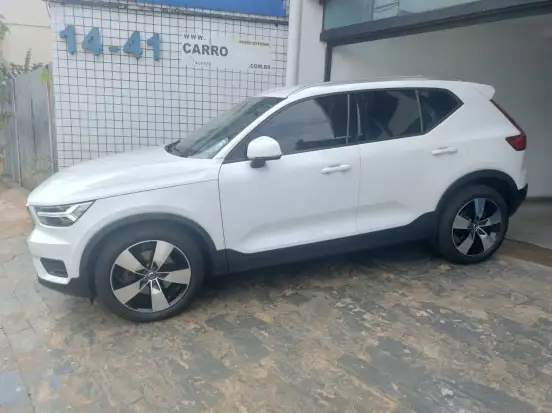 VOLVO-XC40-2019