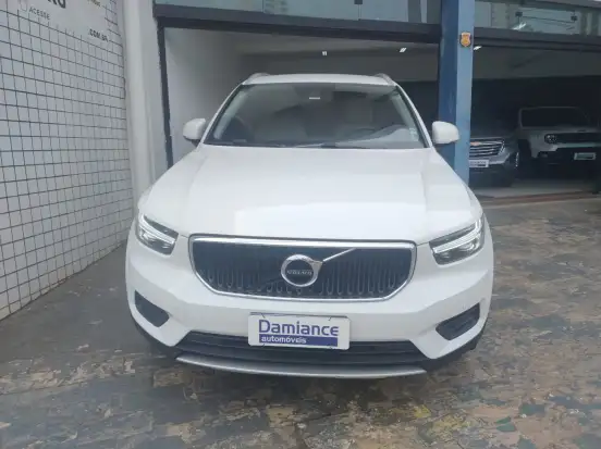 VOLVO-XC40-2019