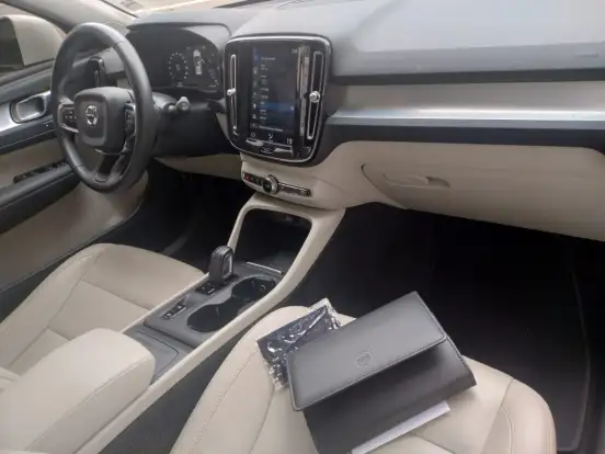 VOLVO-XC40-2.0 T5 GASOLINA MOMENTUM AWD GEARTRONIC VOLVO-XC40-2019