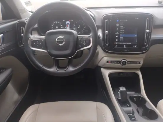 VOLVO-XC40-2.0 T5 GASOLINA MOMENTUM AWD GEARTRONIC VOLVO-XC40-2019