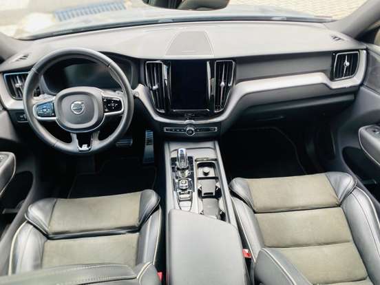 VOLVO-XC60-2019