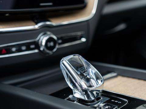 VOLVO-XC60-2025
