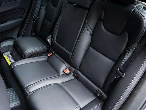 VOLVO-XC60-2025