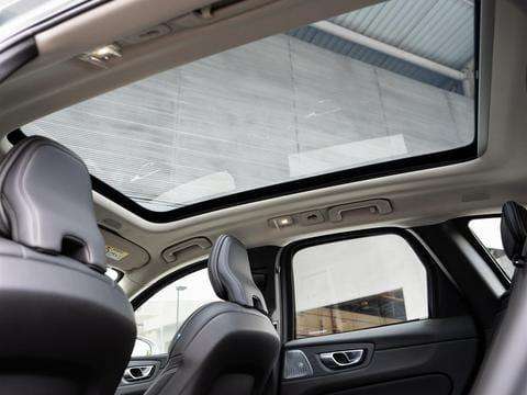 VOLVO-XC60-2025