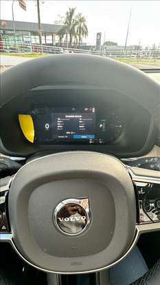 VOLVO-XC60-2025