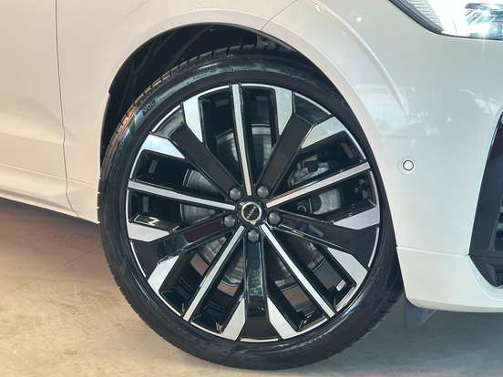 VOLVO-XC60-2.0 T8 PHEV ULTRA DARK AWD GEARTRONIC VOLVO-XC60-2025