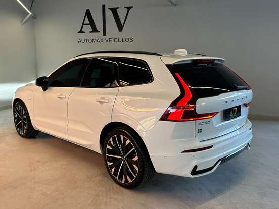 VOLVO-XC60-2025