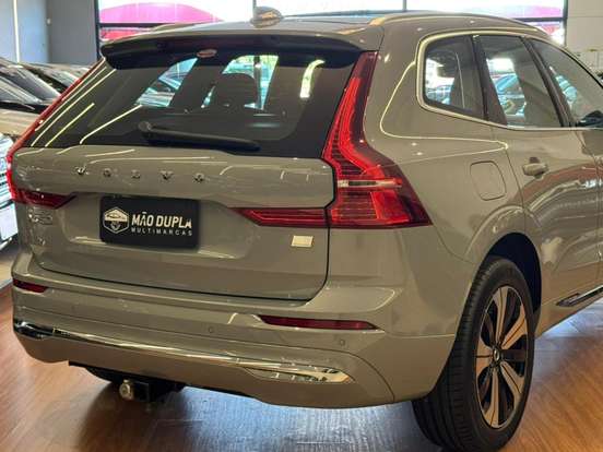 VOLVO-XC60-2024