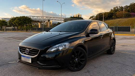 VOLVO V40 1.5 T3 KINETIC GASOLINA 4P AUTOMÁTICO