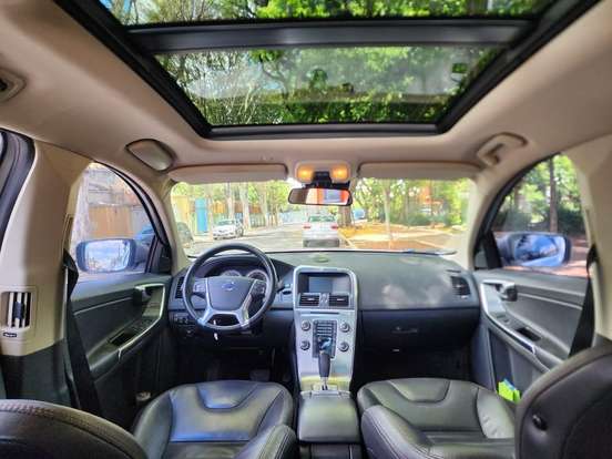 VOLVO-XC60-2012