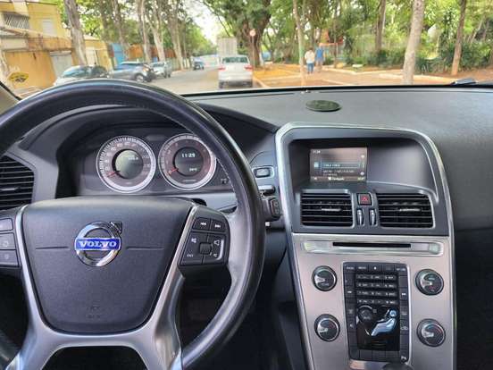 VOLVO-XC60-2012