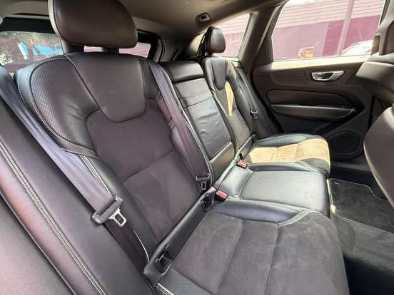 VOLVO-XC60-2.0 T5 GASOLINA R-DESIGN AWD GEARTRONIC VOLVO-XC60-2017