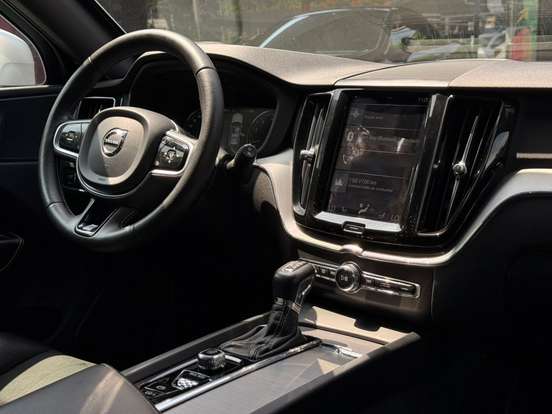 VOLVO-XC60-2.0 T5 GASOLINA R-DESIGN AWD GEARTRONIC VOLVO-XC60-2017