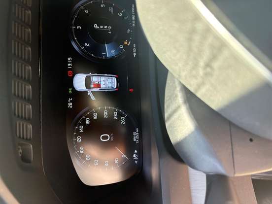 VOLVO-XC90-2020