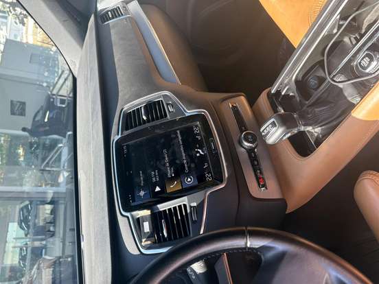 VOLVO-XC90-2020