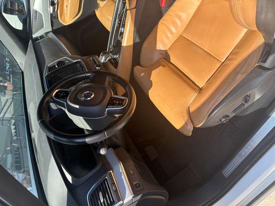 VOLVO-XC90-2020
