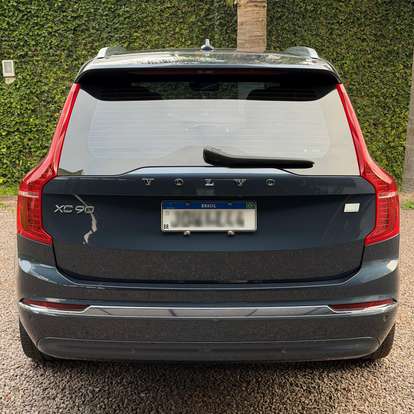 VOLVO-XC90-2023