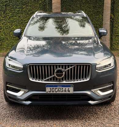 VOLVO-XC90-2023