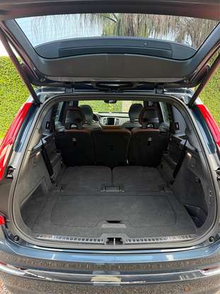 VOLVO-XC90-2023