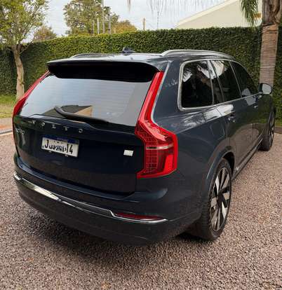 VOLVO-XC90-2023