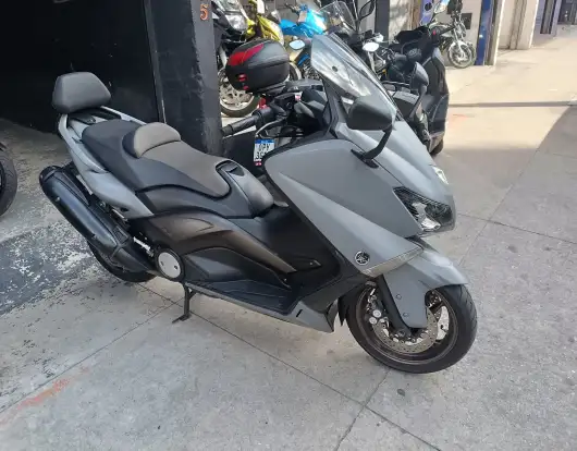YAMAHA-TMAX-2014