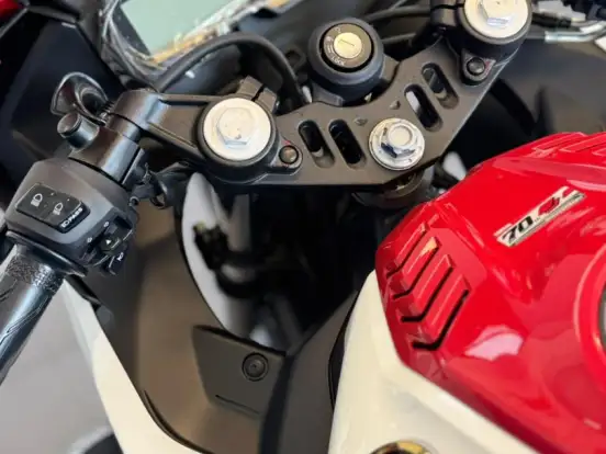 YAMAHA-YZF R15 70th ANNIVERSARY YAMAHA-YZF R15 70th ANNIVERSARY-2026