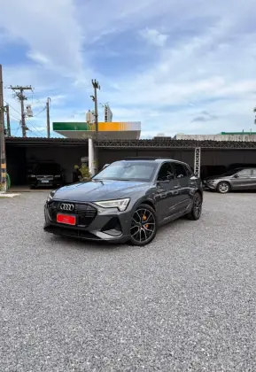 AUDI E-TRON ELÉTRICO PERFORMANCE BLACK QUATTRO AUDI E-TRON ELÉTRICO PERFORMANCE BLACK QUATTRO