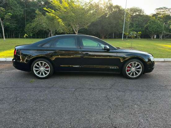AUDI-A8-2010
