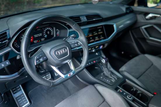 AUDI-Q3-2023