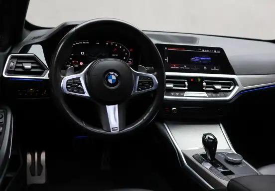 BMW-320i-2019