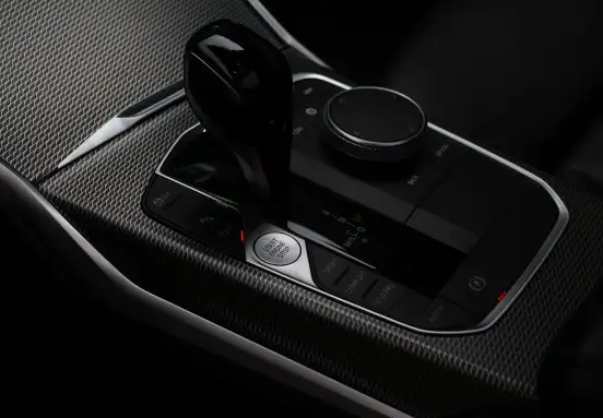 BMW-320i-2019
