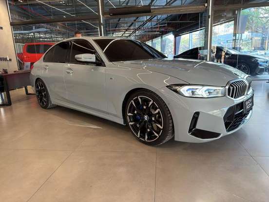 BMW-320i-2023