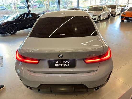 BMW-320i-2023