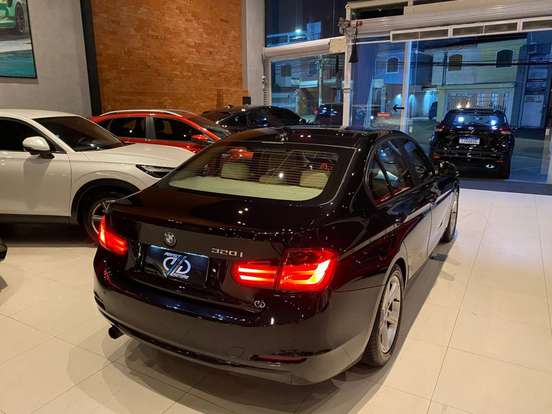 BMW-320i-2012