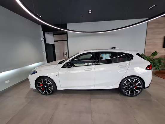 BMW-M 135i-2026